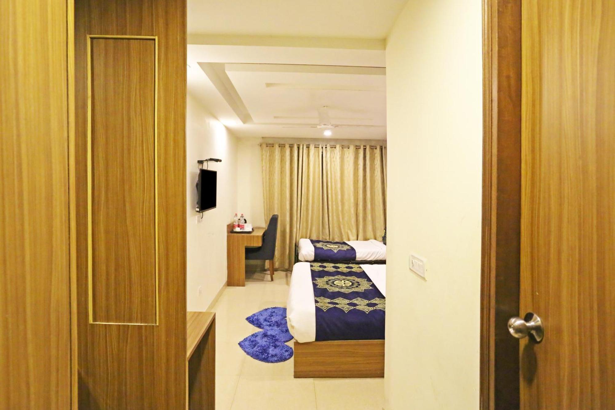 Hotel Grand Suites By D'Capitol Near Delhi Airport Nova Deli Exterior foto