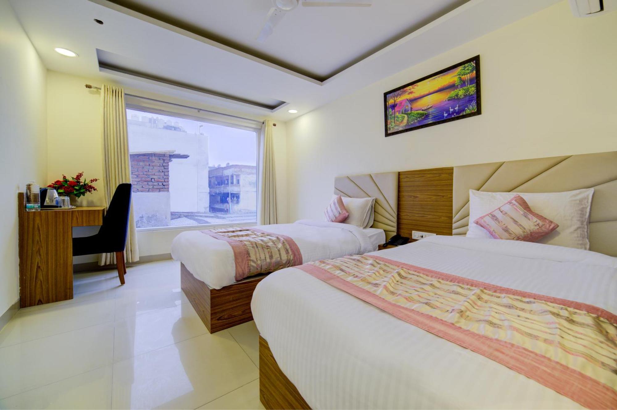 Hotel Grand Suites By D'Capitol Near Delhi Airport Nova Deli Exterior foto