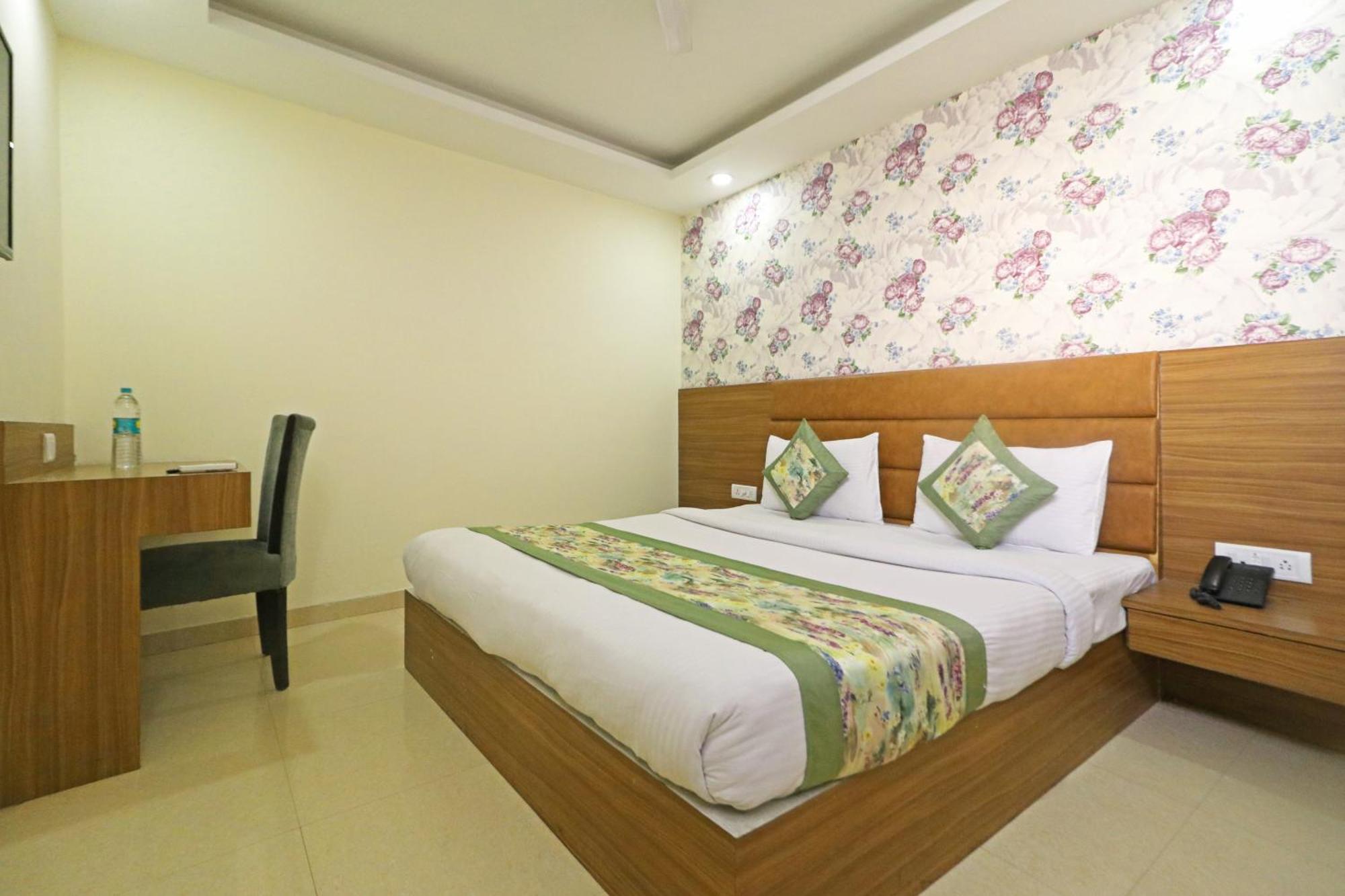 Hotel Grand Suites By D'Capitol Near Delhi Airport Nova Deli Exterior foto