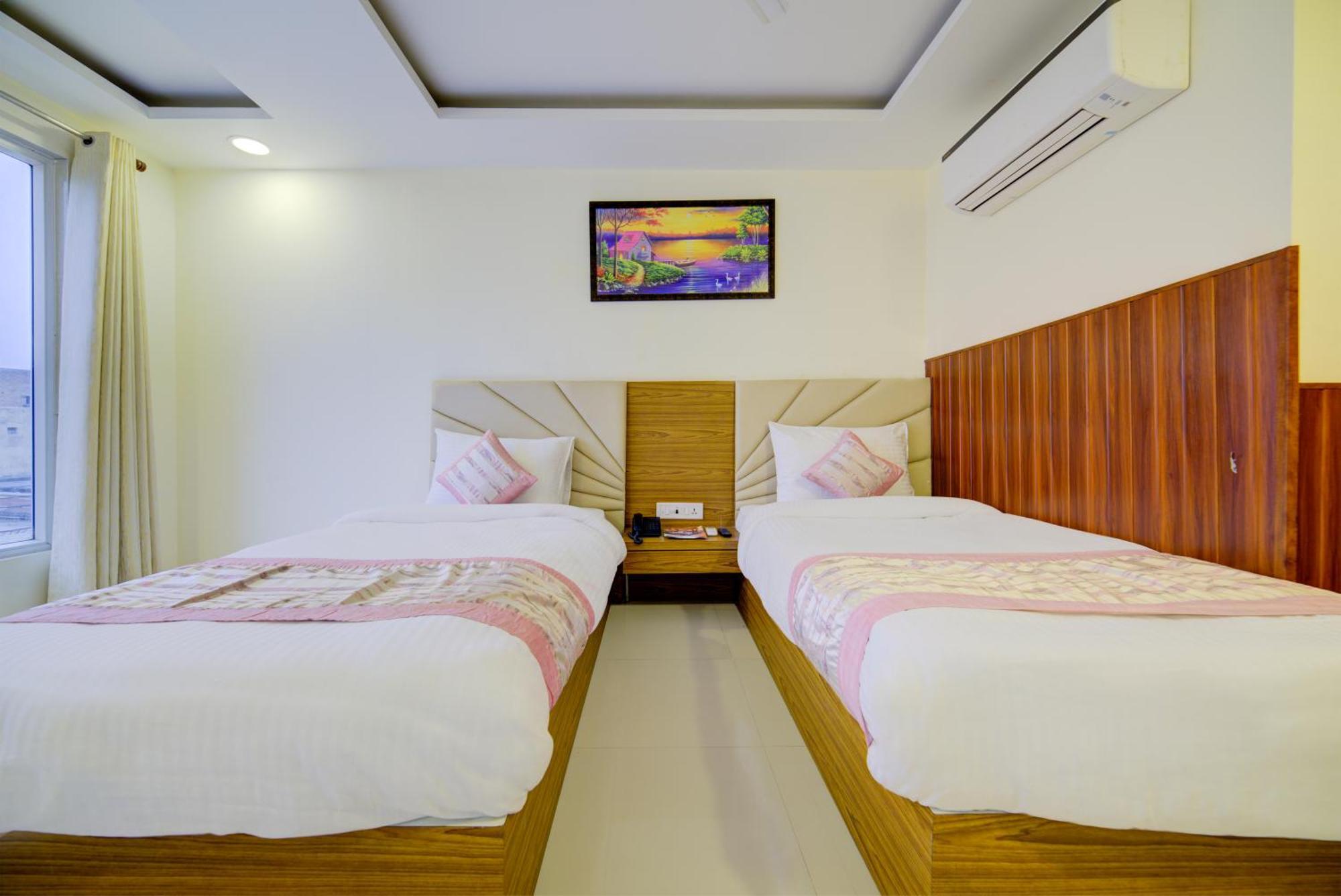 Hotel Grand Suites By D'Capitol Near Delhi Airport Nova Deli Exterior foto