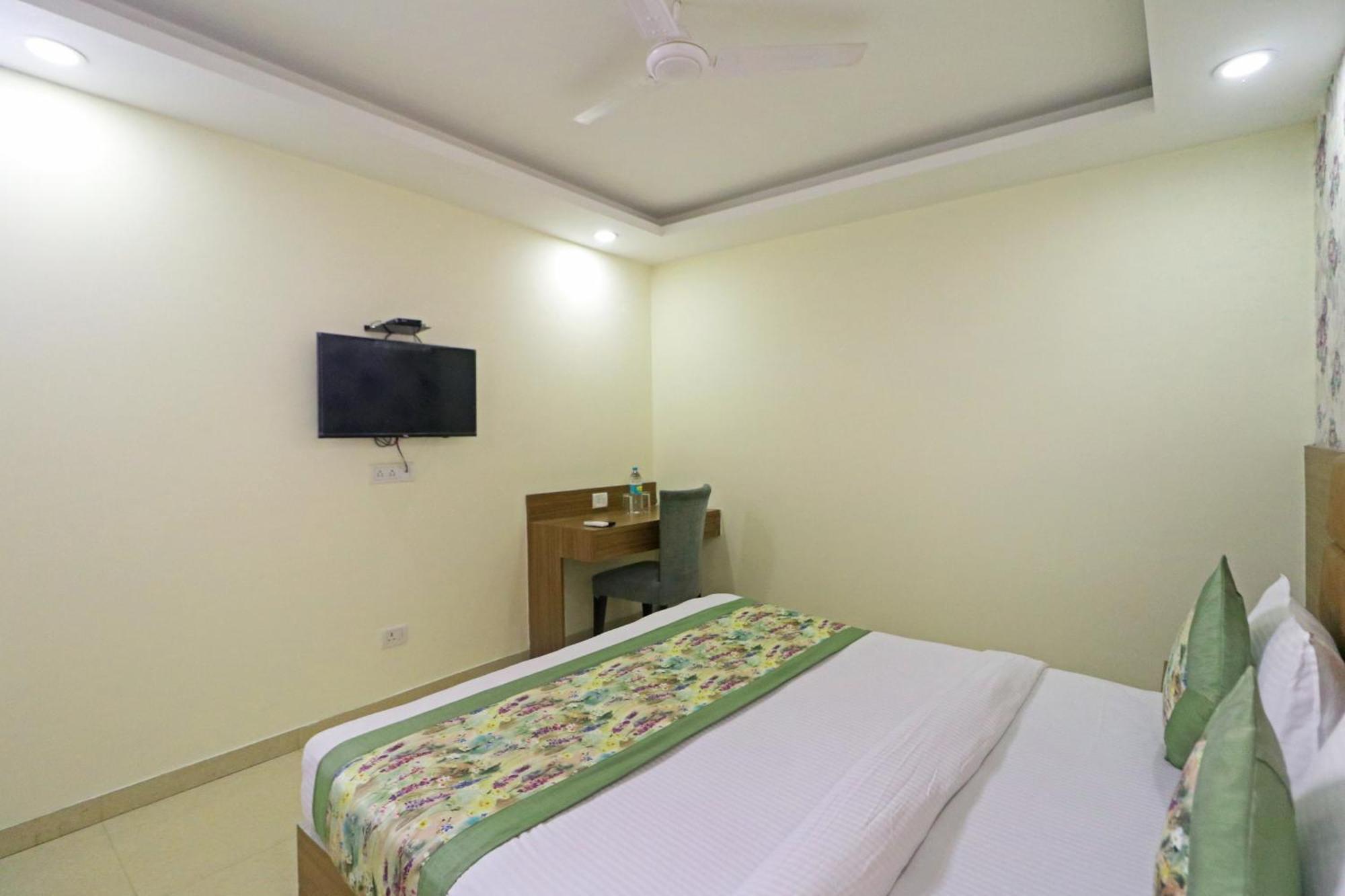 Hotel Grand Suites By D'Capitol Near Delhi Airport Nova Deli Exterior foto