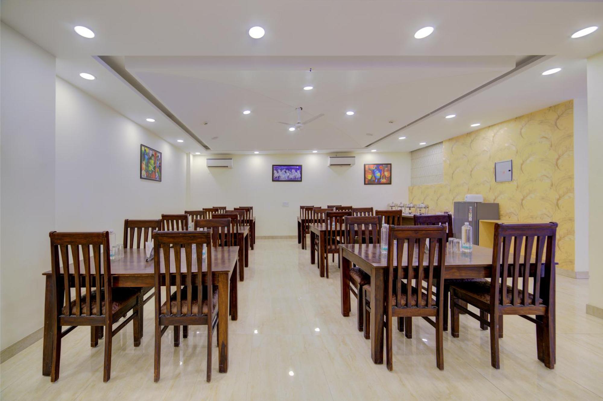Hotel Grand Suites By D'Capitol Near Delhi Airport Nova Deli Exterior foto