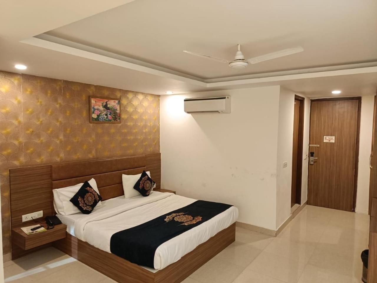Hotel Grand Suites By D'Capitol Near Delhi Airport Nova Deli Exterior foto