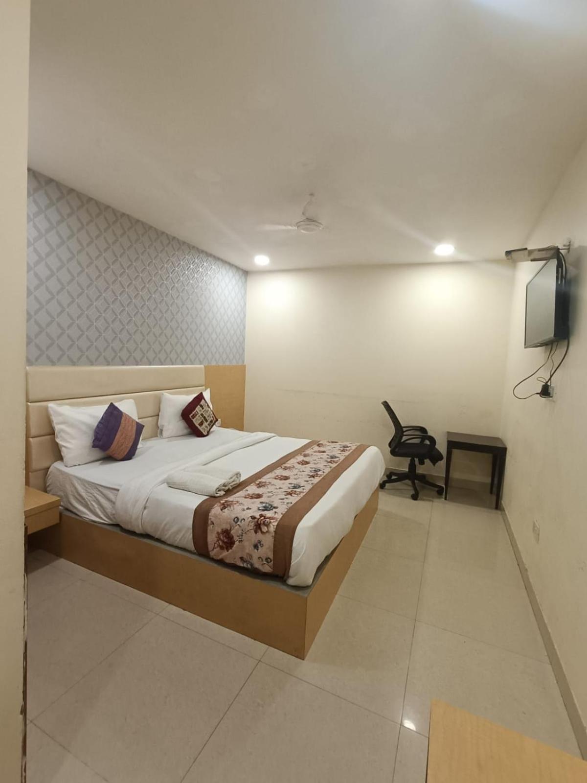 Hotel Grand Suites By D'Capitol Near Delhi Airport Nova Deli Exterior foto