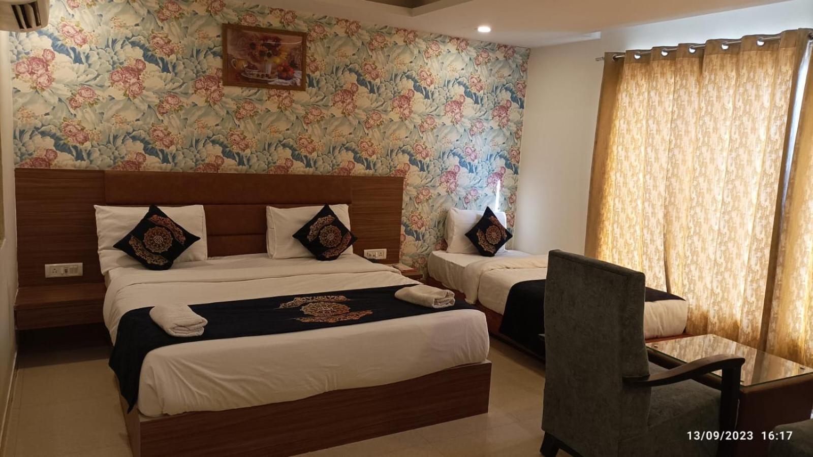 Hotel Grand Suites By D'Capitol Near Delhi Airport Nova Deli Exterior foto