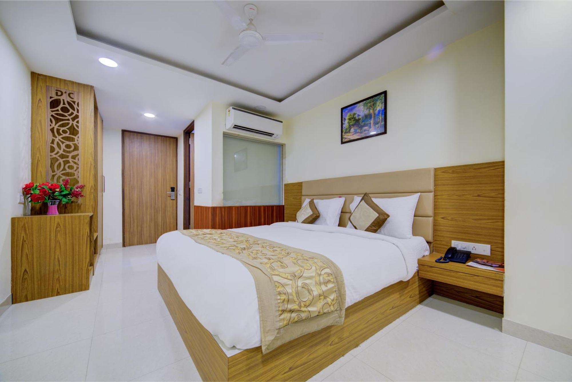 Hotel Grand Suites By D'Capitol Near Delhi Airport Nova Deli Exterior foto