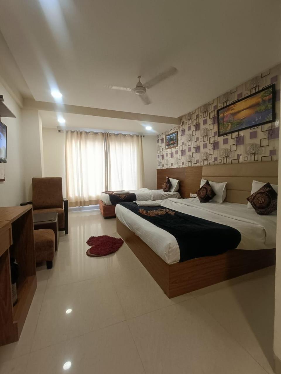 Hotel Grand Suites By D'Capitol Near Delhi Airport Nova Deli Exterior foto